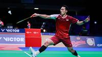 Tunggal putra Indonesia Jonatan Christie mengalahkan&nbsp;Li Shi Feng dari China dengan rubber game 21-18, 21-23, dan 21-17 pada perempat final&nbsp;Denmark Open 2025 di Jyske Bank Arena, Jumat (17/10). (foto: PBSI)