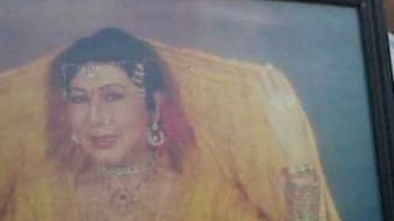 Ellya Khadam