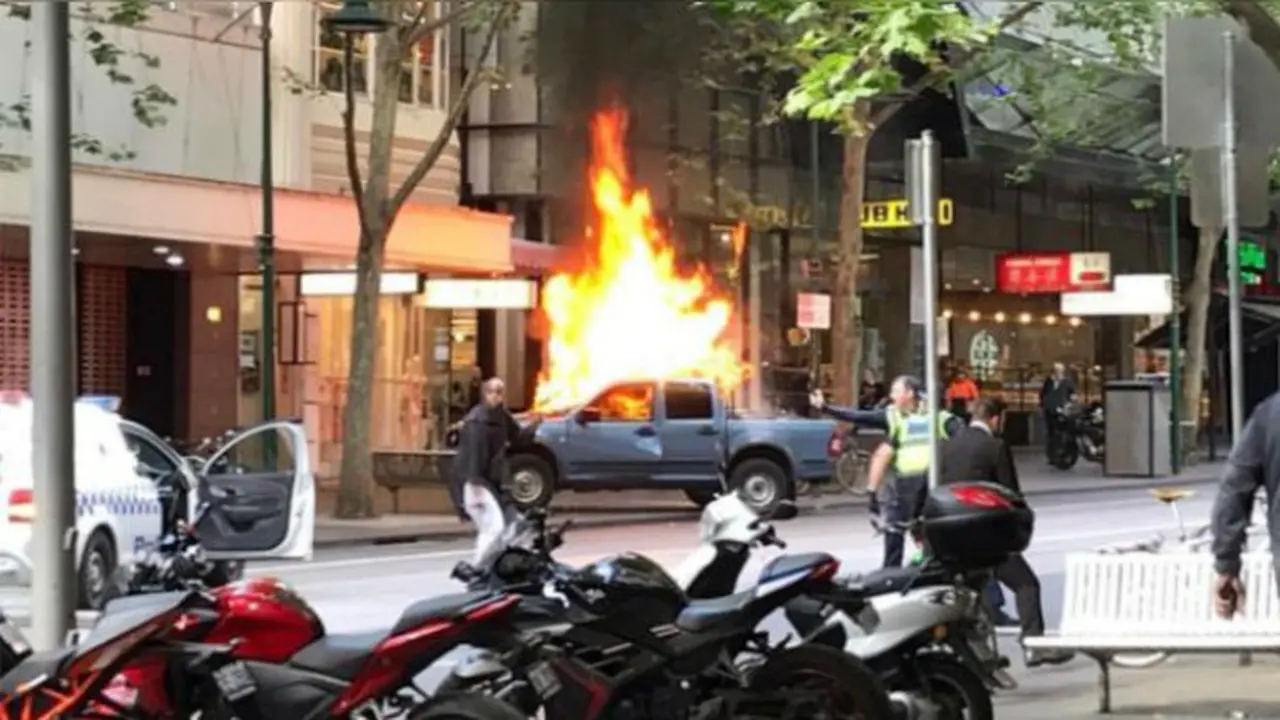 Suasana saat teror di Melbourne (911) berlangsung (Twitter / CHRISMACHERAS)