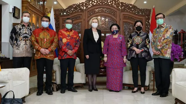 Ketua Umum PDI Perjuangan Megawati Soekarnoputri mendapatkan penghargaan dari Presiden Vladimir Putin, yang disampaikan oleh Dubes Rusia untuk Indonesia. (Istimewa)