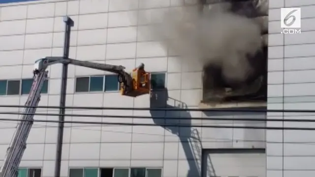 VIDEO: 9 Orang Tewas Akibat Kebakaran Pabrik di Korea Selatan