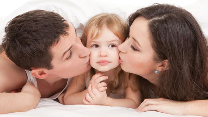 Membangun Keluarga Yang Bahagia Sebagai Cara Membentuk Karakter Anak Parenting Fimela Com