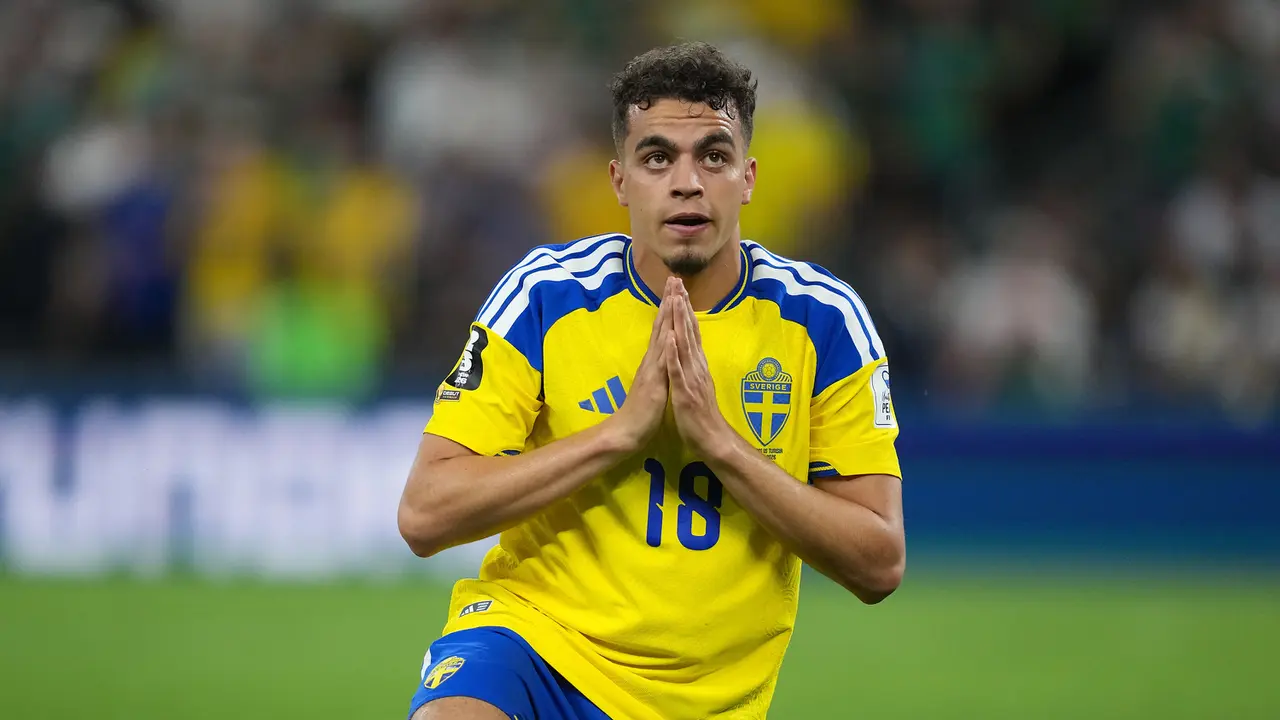 Foto: Momen Yasin Ayari Enggan Lakukan Selebrasi meski Cetak Brace dalam Kemenangan 5-1 Swedia di Piala Dunia 2026