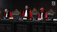 Ketua Mahkamah Konstitusi Anwar Usman (tengah) memimpin sidang uji materi UU KPK di Gedung MK, Jakarta, Senin (30/9/2019). Pemohon berharap MK memutus gugatan sebelum Desember. (Liputan6.com/Angga Yuniar)