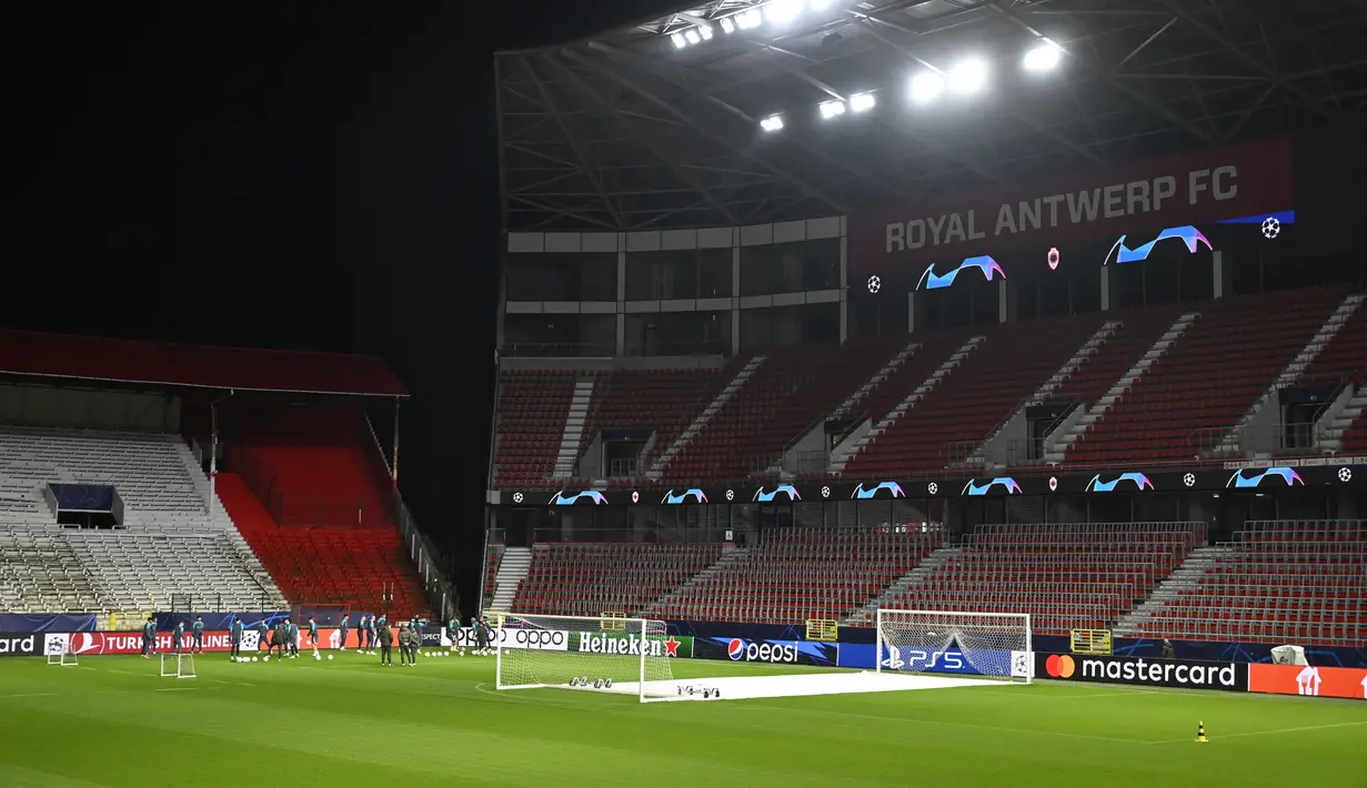 Meski telah lolos, Blaugrana dipastikan bakal tetap tampil habis-habisan demi mengamankan posisi puncak klasemen grup H. (Tom Goyvaerts / Belga / AFP)