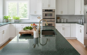 Granit warna hijauu emerald untuk kesann mewah (Gemini AI)