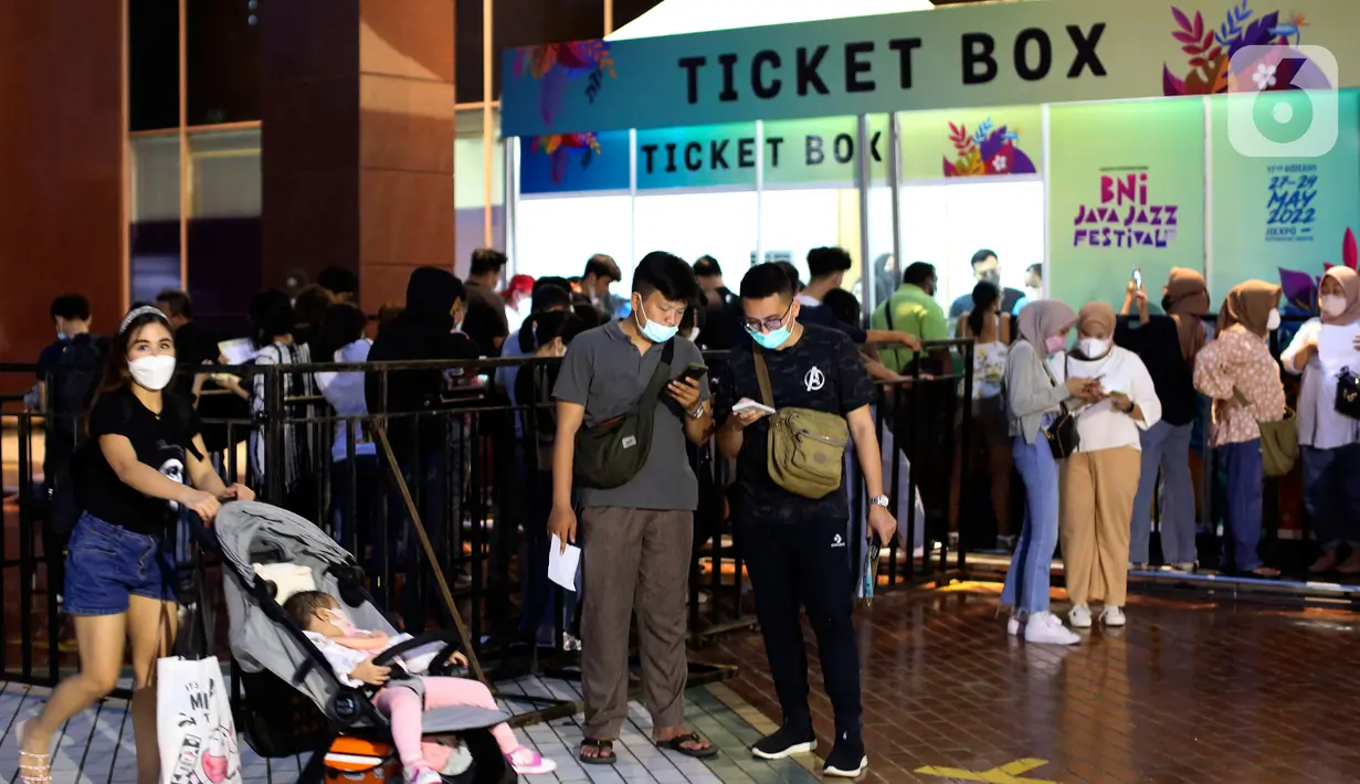 <p>Suasana warga saat Perhelatan Jakarta Internasional BNI Java Jazz Festival (BNIJJF2022), di JiExpo Kemayoran, Jakarta Pusat, Jumat (27/5/2022). Perhelatan itu akan diselenggarakan selama tiga hari sampai Minggu, 29 Mei 2022. (Liputan6.com/Johan Tallo)</p>