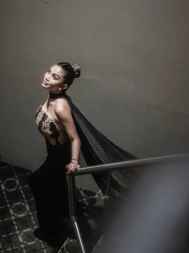 Pilihan Outfit Elegan ala Ariel Tatum yang Kaya Budaya (Instagram/@arieltatum)