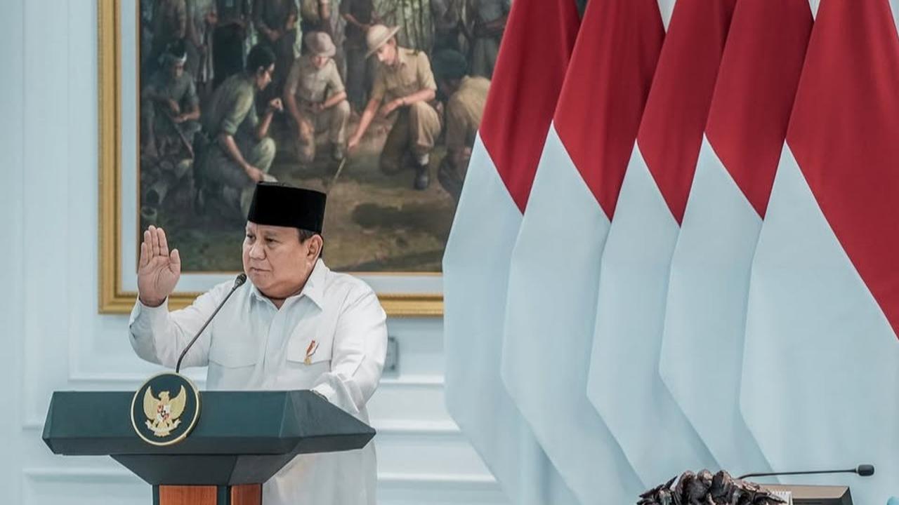VIDEO: Prabowo Bela Hasan Nasbi Hingga Hadir di Sidang Kabinet "Wajar Keseleo, Namanya Manusia"