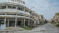 Mengintip Isi Dealer Toyota yang Terbengkalai Selama 46 Tahun