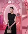 Naura Ayu berkesempatan mengunjungi Dior Pop-Up Store di Tokyo. Tak sekadar store tour, Naura Ayu juga bertemu dengan sang idola, Jisoo BLACKPINK [@naura.ayu]