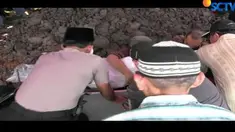 Detik-detik perlawanan Italia kepada dua perampok yang berupaya mengambil sepeda motornya, terekam kamera pengawas cctv tetangga depan rumahnya.