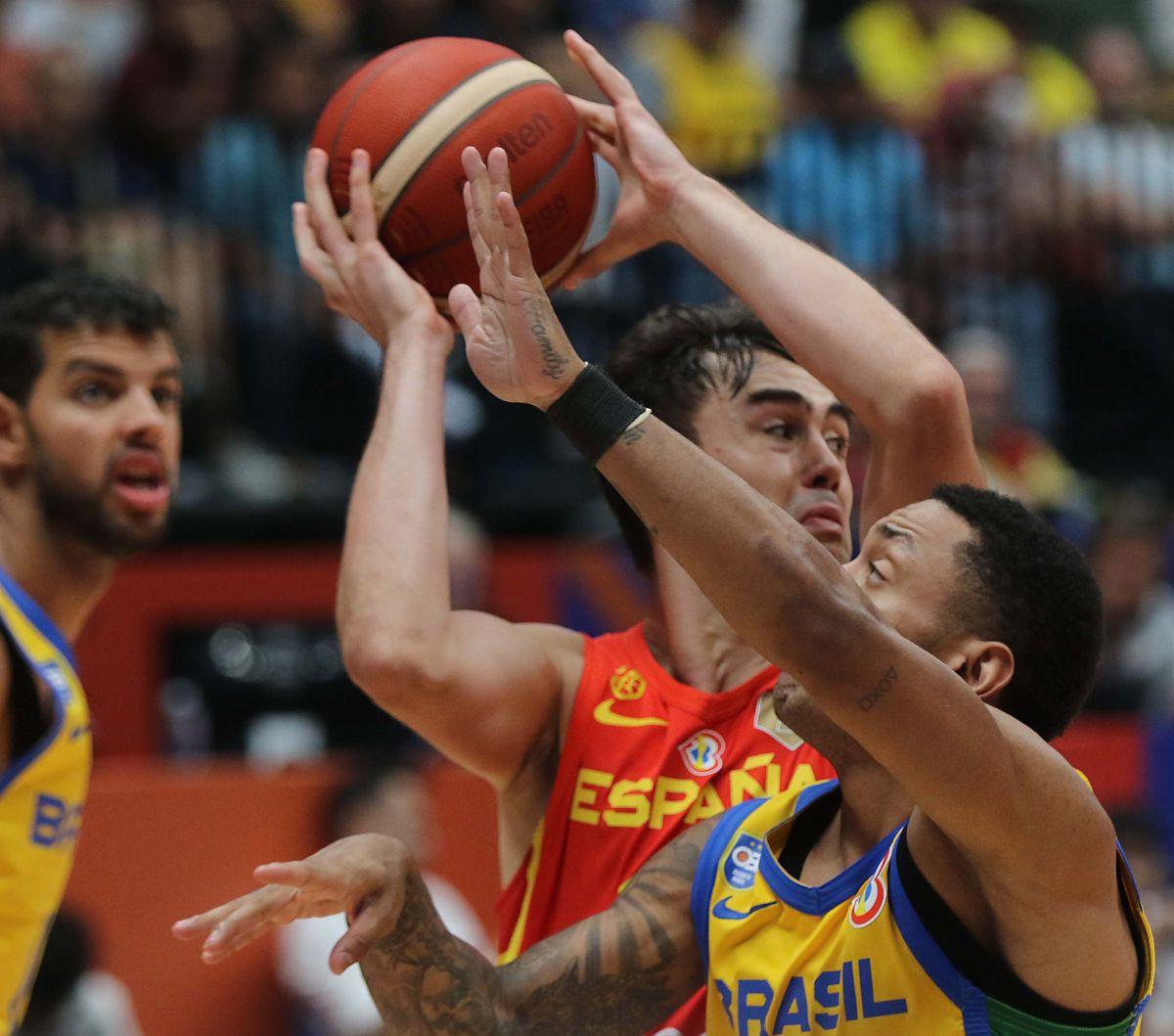 Timnas basket Spanyol berhasil lepas dari tekanan Brazil dan lolos pada babak penyisihan Grup G untuk melanjutkan putaran kedua fase grup usai menang 96-78 pada penyisihan Grup G FIBA World Cup 2023 di Indonesia Arena, Gelora Bung Karno, Jakarta, Senin (
