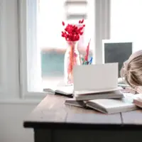 Sering merasa lelah berkelanjutan? Mungkin itu tanda tubuh butuh me time!/copyright pexels/Andrea Piacquadio