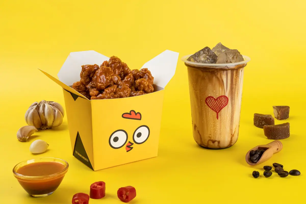 Menikmati Ayam Goreng dan Kopi Kekinian Sebagai Camilan Akhir Pekan