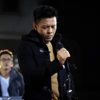 "Konsepnya kaya hubungan yang tidak mudah, kita coba pake gambar-gambar simbolik, gambar-gambar yang romantik, bukan gambar-gambar yang story telling," kata Upie Ghuava. (Deki Prayoga/Bintang.com)