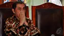 Mantan Dirjen Pajak, Hadi Poernomo tak kuasa menahan air mata usai hakim mengabulkan gugatan praperadilan terkait penetapannya sebagai tersangka oleh KPK di Pengadilan Negeri Jakarta Selatan, Selasa (26/5/2015). (Liputan6.com/Yoppy Renato)