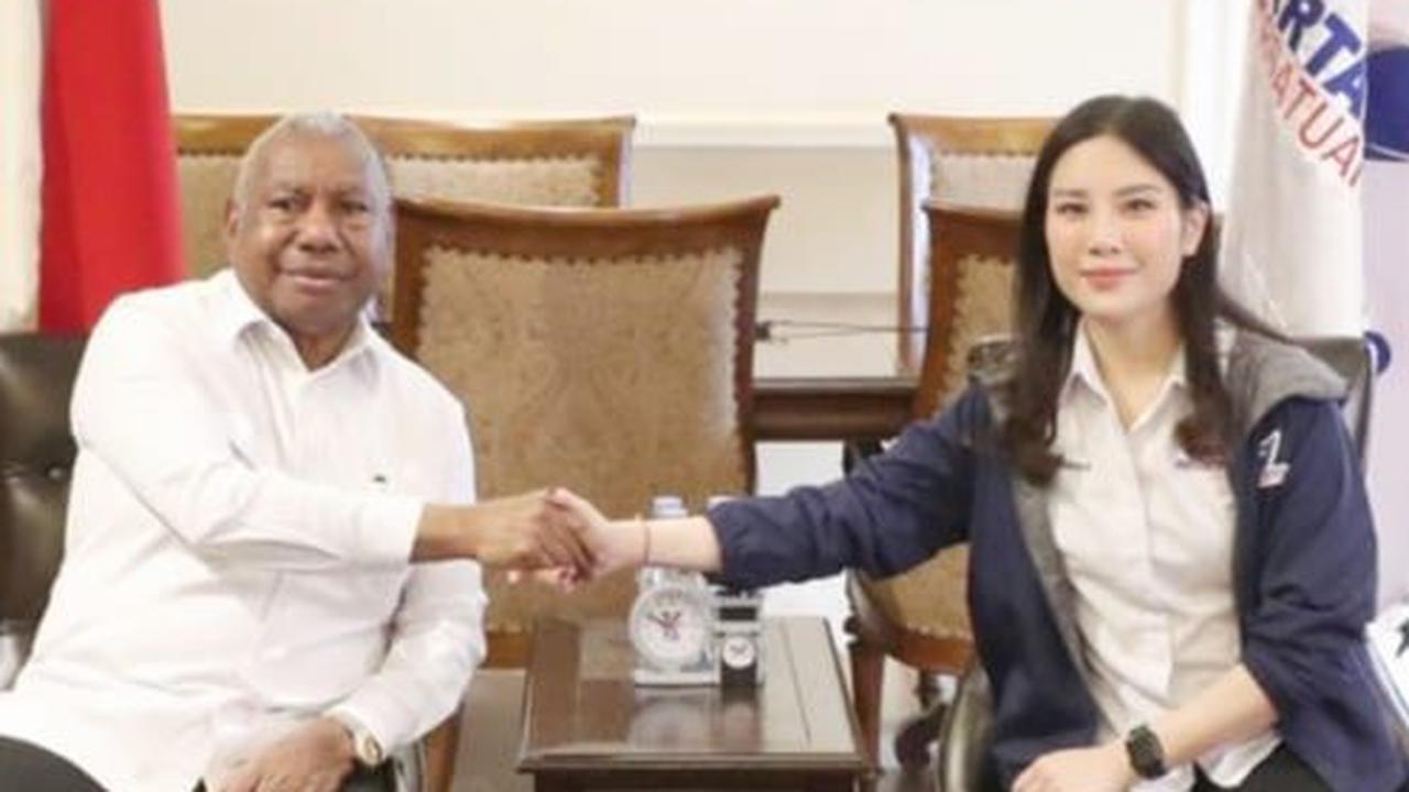 Partai Perindo resmi mendeklarasikan dukungan kepada&nbsp;Dominggus Mandacan dan Mohamad Lakotani Sirua bacagub dan bacawagub dalam Pilgub Papua Barat 2024.&nbsp;Foto: Merdeka.com/Arie Basuki