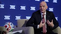 Presiden FIFA, Gianni Infantino, berbicara di KTT Semafor World Economy 2026 pada 15 April 2026 di Washington, DC. KTT ini mempertemukan para pemimpin bisnis dan CEO teknologi untuk membahas ekonomi, kecerdasan buatan, dan tren bisnis. (Alex Wong/Getty Images via AFP)