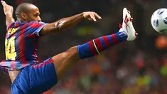 Aksi striker Thierry Henry pada laga Piala Super Eropa antara Barcelona vs Shakhtar Donetsk pada 28 Agustus 2009 di Stade Louis II, Monaco, Prancis. AFP PHOTO/STEPHANE DANNA