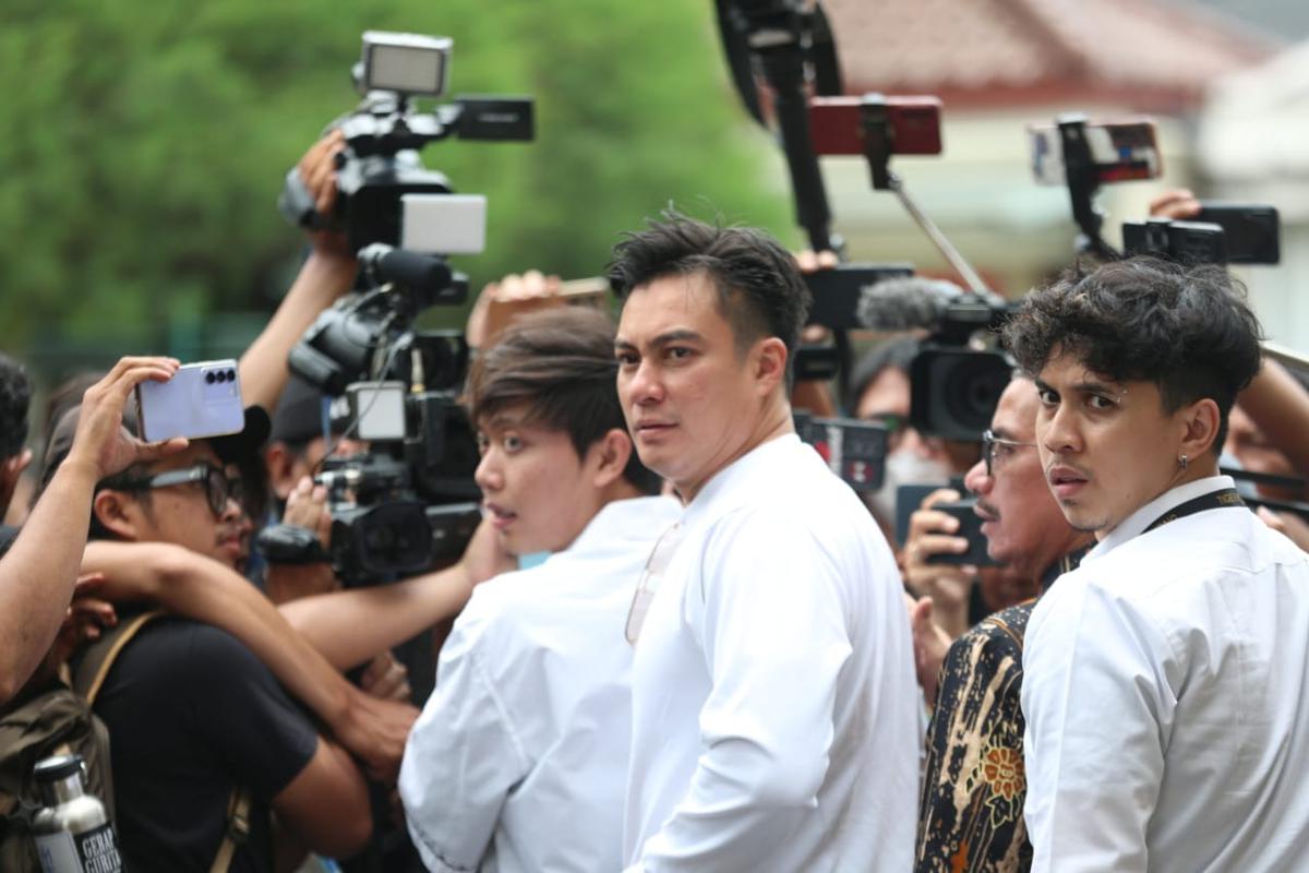 Paula Verhoeven Cuma Lempar Senyum Saat Tiba di Pengadilan Agama, Bungkam Ditanya Soal Isu Perselingkuhan