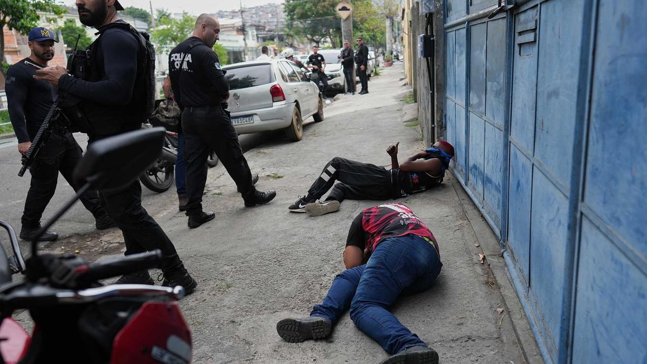 FOTO: Operasi Polisi Paling Mematikan Brasil,  64 Tewas dalam Perang Melawan Geng Narkoba