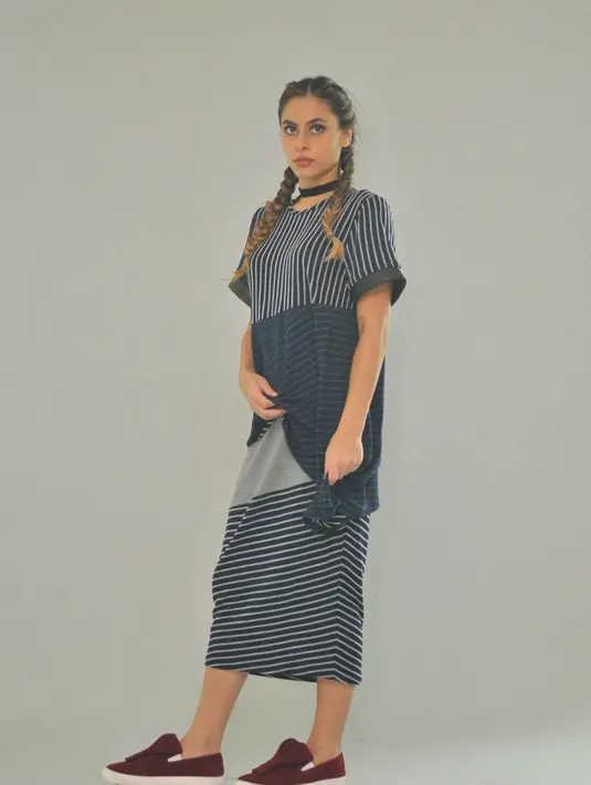 "Lipstik itu bagian besar dari keluargaku. Buat aku, lipstik itu my family ekspresi. Nenek aku saja pas meninggal juga pakai lipstik," kata Valerie Thomas, di kawasan Kelapa Gading, Jakarta Utara, Rabu (17/9/2016). (Nurwahyunan/Bintang.com)