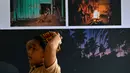 Pengunjung melihat karya pameran foto jurnalistik Prahara Pulau Emas di Museum Tsunami Aceh, Banda Aceh, Aceh, Sabtu, 8 Agustus 2026. (AFP/ Chaideer Mahyuddin)