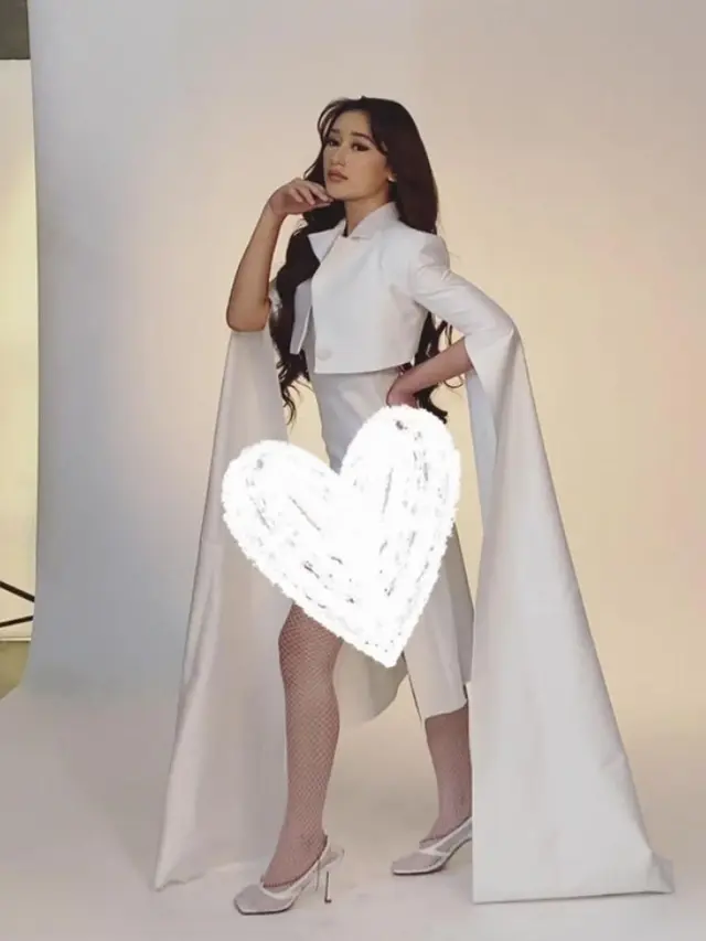 6 Pemotretan Terbaru Amanda Caesa, Tampil Menawan dengan Dress High Slit