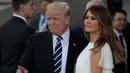 Presiden AS, Donald Trump didampingi istrinya Melania tiba pada hari pertama KTT G-20 di Hamburg, Jerman utara, Jumat, (7/7). Sejumlah pemimpin negara berkumpul dalam KTT G20 pada 7-8 Juli 2017. (AP Photo/Markus Schreiber)