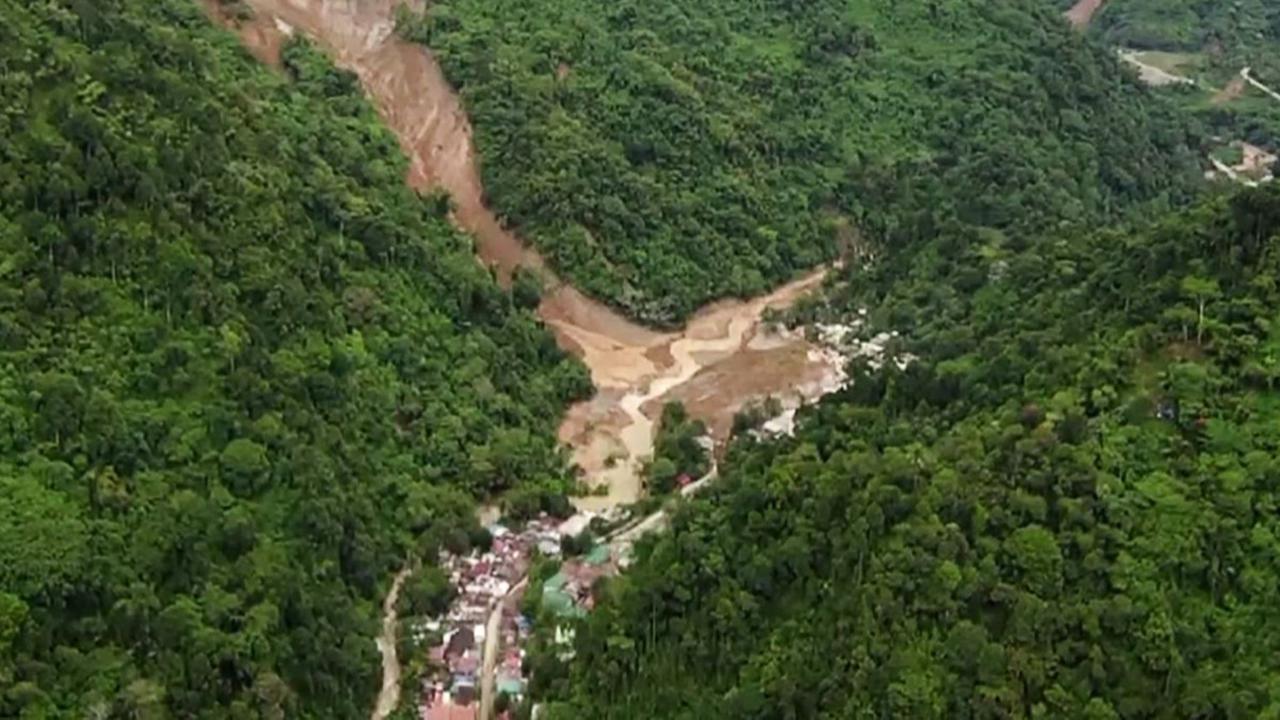 Foto yang diperoleh dari halaman Facebook Kantor Marsekal Pemadam Kebakaran Provinsi (OPFM) Davao de Oro menunjukkan lokasi tanah longsor di Maco, Davao de Oro, Filipina pada Rabu (7/2/2024). Foto: Renante Naparan / AFPTV / AFP