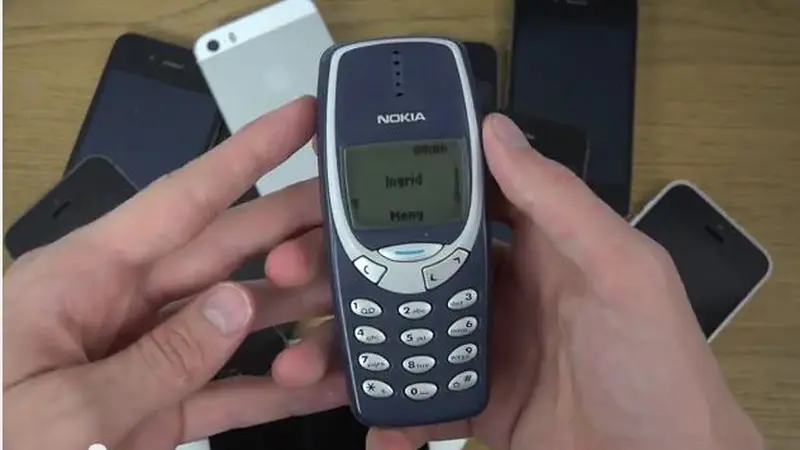 iPhone 6 Plus Vs Nokia 3310, Menang Mana?