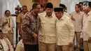 Ketua Umum Partai Gerindra Prabowo Subianto (kedua kiri) bersama Gubernur DKI Jakarta, Anies Baswedan (kiri), Sudirman Said (kedua kanan) saat mengumumkan calon Gubernur Jawa Tengah di Rumah Kertanegara, Jakarta, Rabu (13/12). (Liputan6.com/Faizal Fanani)