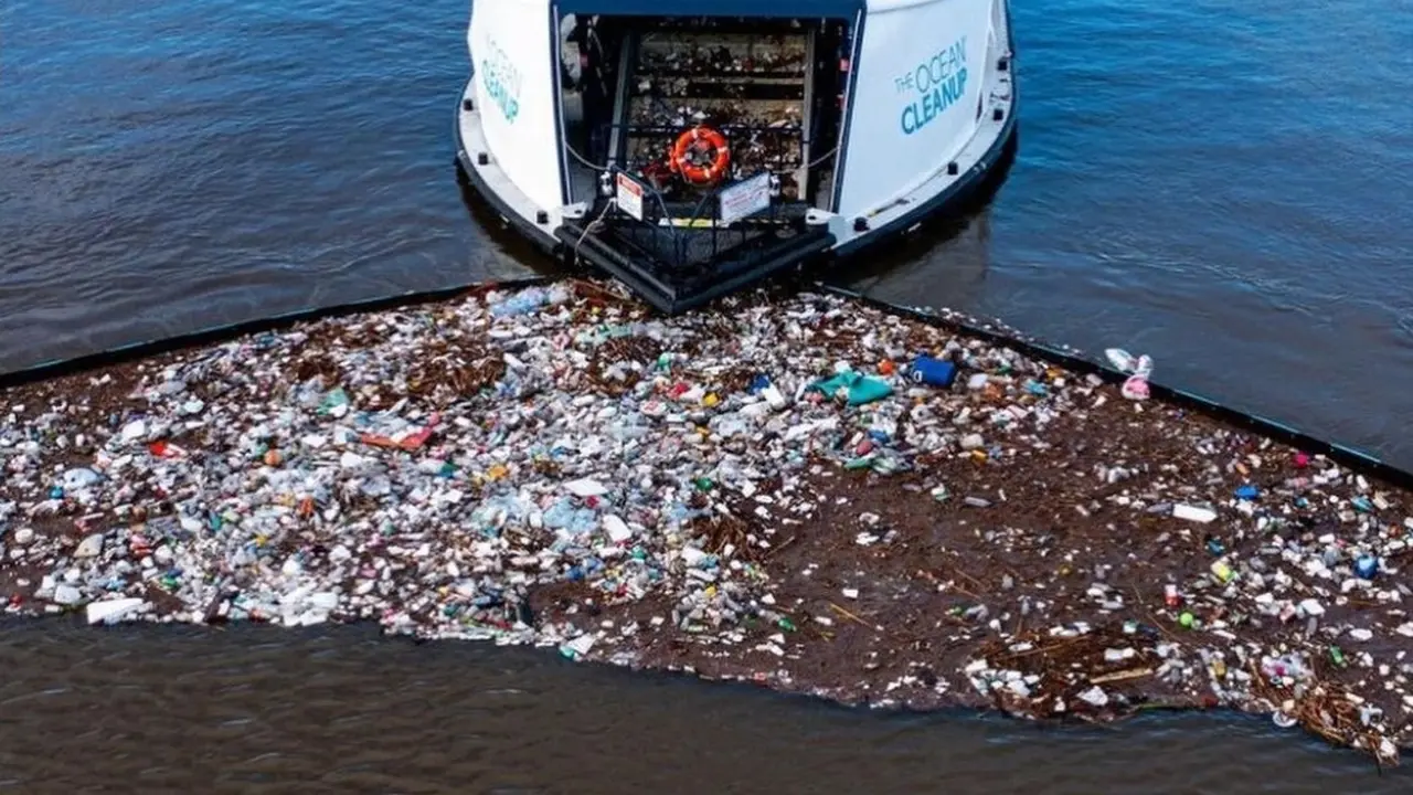 Kapal Pembersih Sampah Donasi Coldplay