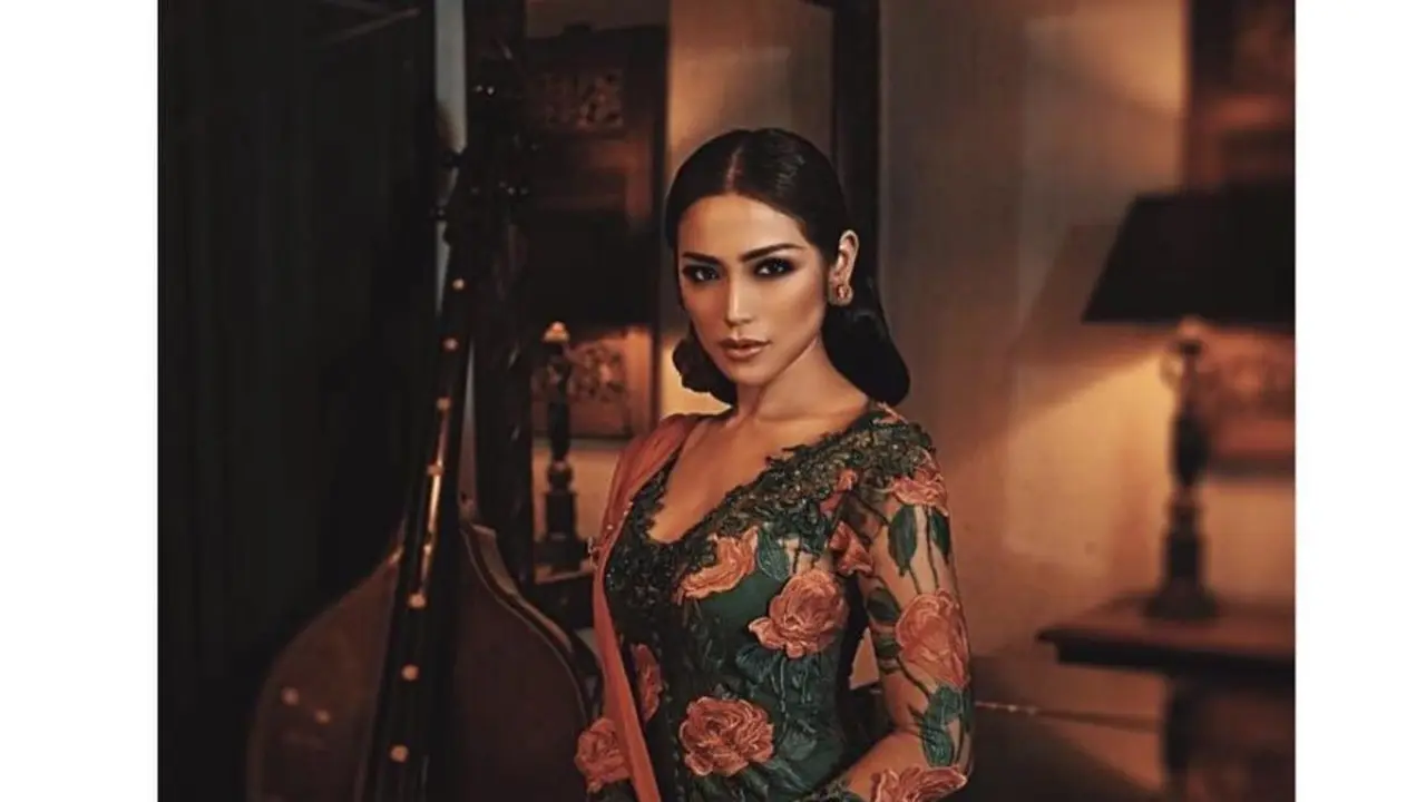 6 Potret Jessica Iskandar Pakai Kebaya, Tampil Anggun dan Memesona