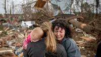 Ilustrasi kerusakan akibat Tornado yang menghantam Alabama. Saat ini proses pencarian korban masih dilakukan (AP Photo / David Goldman)
