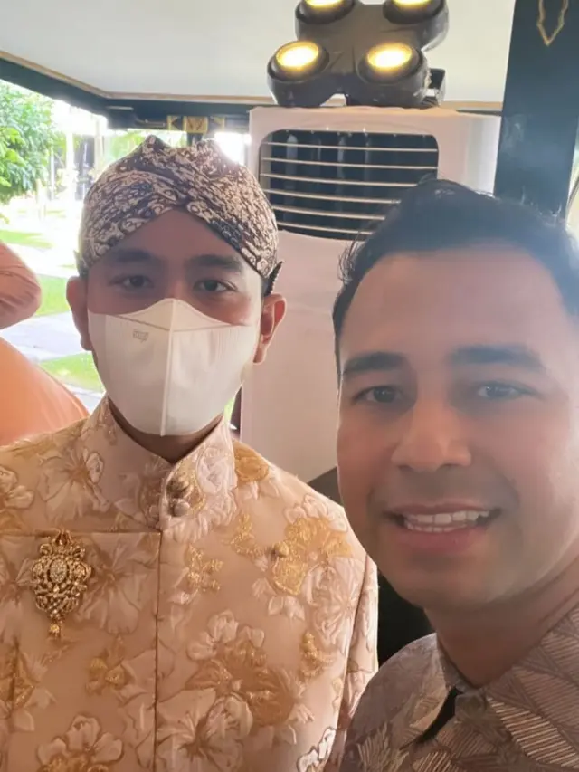 Raffi Ahmad pose bareng Gibran Rakabuming. (Foto: Dok. Instagram @raffinagita1717)