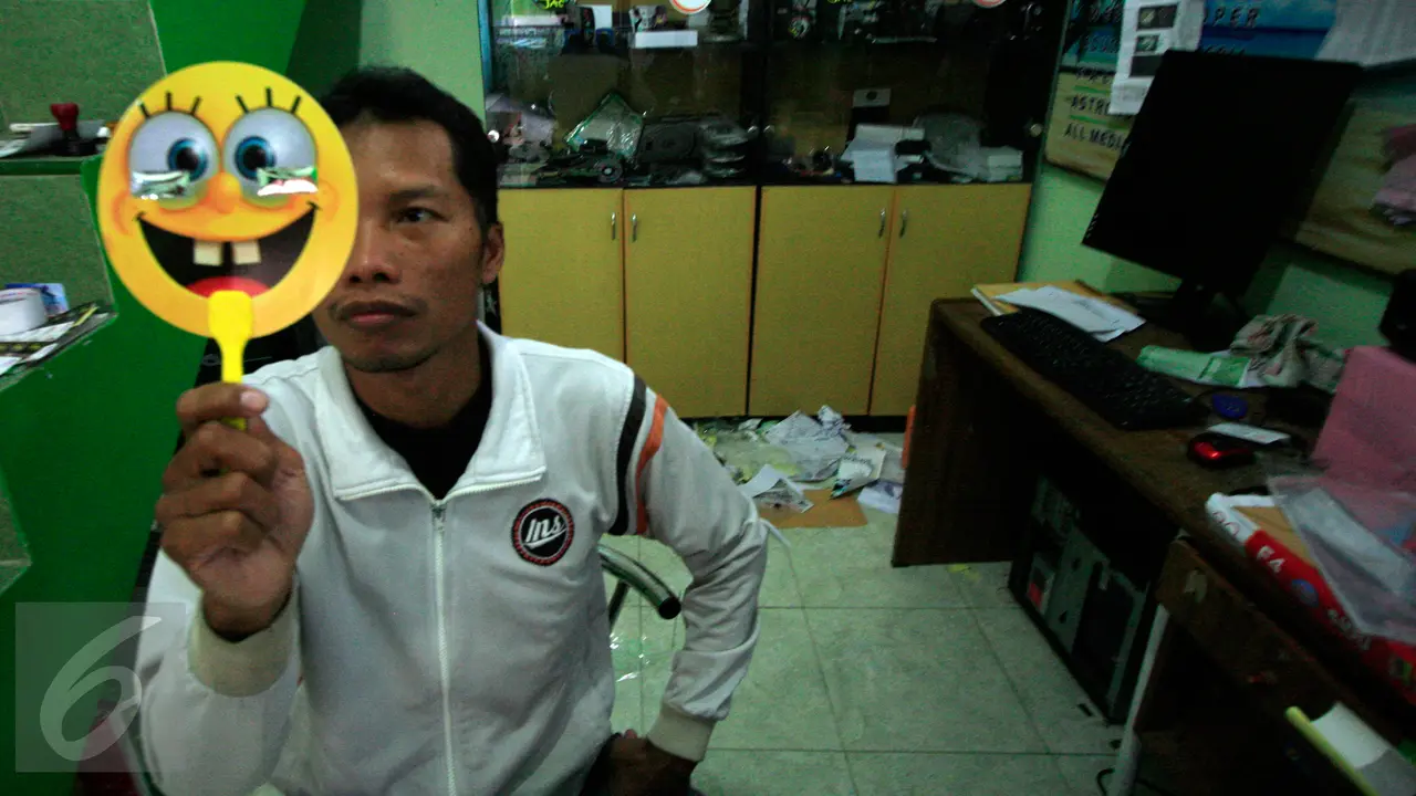 20160307-Bisnis Kacamata Gerhana Matahari Kebanjiran Pesanan-Jogja