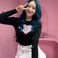 Natasha Wilona dikira Idol Korea setelah ganti warna rambut berwarna biru [instagram/natashawilona12]