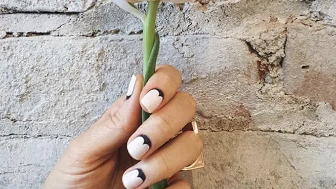 5 Nail Art Minimalis yang Wajib Kamu Coba