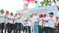 Menlu Palestina Riyad al-Maliki (kiri, tengah) dan Menlu RI Retno Marsudi (kanan, tengah) saat Walk for Peace and Humanity, Indonesian Solidarity Week for Palestine di Jakarta (14/10) (sumber: Kemlu RI)