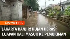 Setelah hujan deras mengguyur, sejumlah wilayah di Jakarta kebanjiran, salah satunya di kawasan Kampung Tengah, Kramat Jati, Jakarta Timur.
