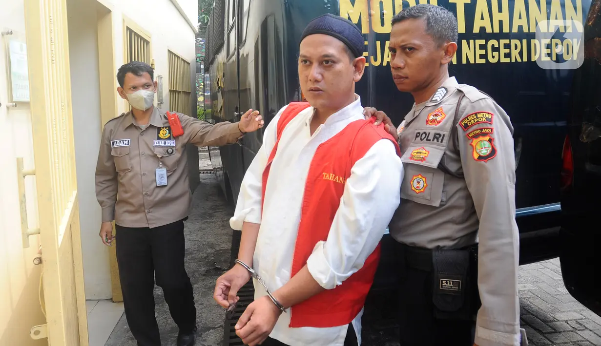 Sebelumnya, Rizky Noviyandi Achmad dituntut hukuman mati atas pembunuhan anak dan penganiayaan berat terhadap istrinya. Permintaan maaf dan pengakuan sesal Rizky tak dianggap jaksa sebagai hal meringankan. (merdeka.com/Arie Basuki)