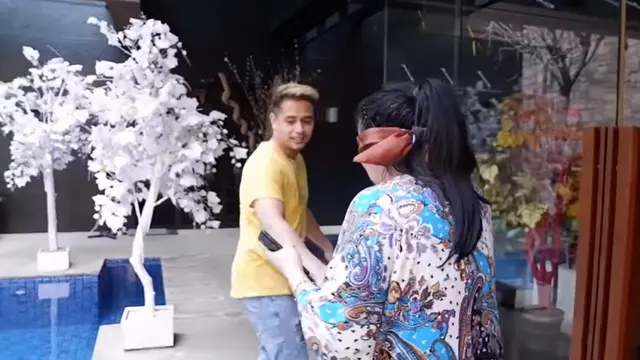 6 Momen Ajun Perwira Beri Kejutan Buat Jennifer Jill, Hadiahnya Bikin Ngakak