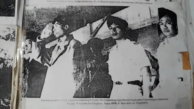 Repro foto kepulangan Panglima Jenderal Besar Soedirman dari perang gerilya tujuh bulan. (Foto: Liputan6.com/Muhamad Ridlo)