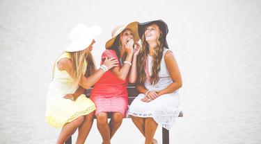 [Bintang] Tukang Gosip, 3 Zodiak Ini Nggak Boleh Kamu Jadiin Tempat Curhat