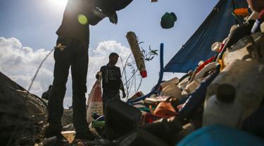 Potret Pemulung Palestina di Tempat Buangan Sampah