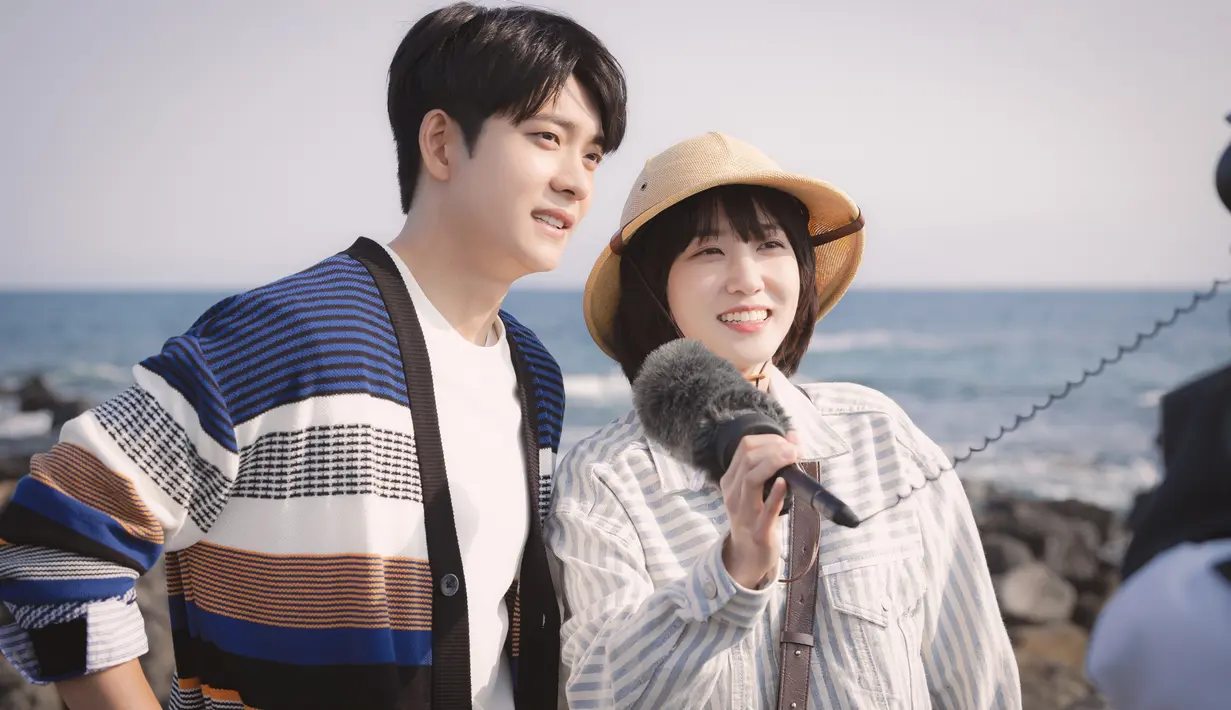 "Perjalanan ke Pulau Jeju akan menjadi titik balik bagi Woo Young Woo, Lee Jun Ho, dan semua orang lain di Hanbada yang akan mengalami kebangkitan dan perubahan besar," kata sutradara. (Foto: ENA via Soompi)
