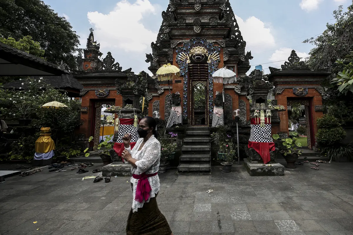 FOTO: Peringatan Hari Raya Galungan di Pura Amerta Jati Depok