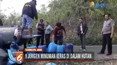 Pemilik minuman keras itu diduga telah melarikan diri mengetahui kedatangan polisi.